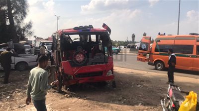 جهات التحقيق تعاين موقع انقلاب غرق ميني باص داخل ترعة بالدقهلية