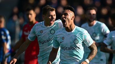 إنتر ميلان يهزم أتالانتا بثلاثية في مباراة مثيرة بالدوري الإيطالي