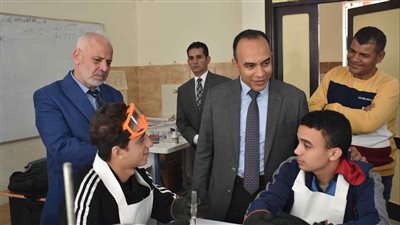 نائب محافظ المنيا يتابع انتظام العام الدراسي بمدرسة المتفوقين للعلوم والتكنولوجيا
