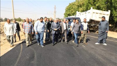 محافظ المنيا يتفقد أعمال إنشاء كورنيش سمالوط الجديد ورصف طريق الخريجين 