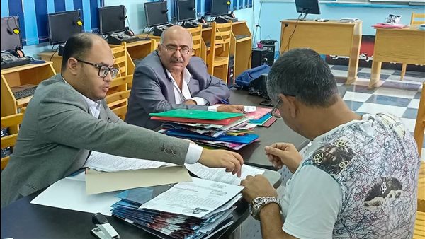 جانب من التوقيع 