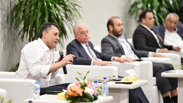 اجتماع وزير السياحة