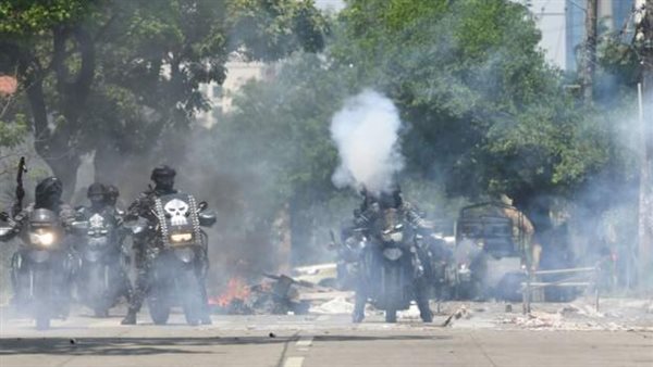 قوات أمنية تشتبك