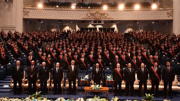 أداء اليمين القانوني