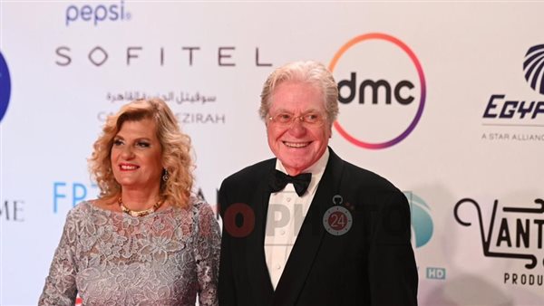 حسين فهمي وزوجته