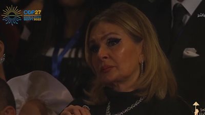بكاء يسرا بعد عرض مشهد لـ هشام سليم من فيلمه مع ماجدة الرومي بافتتاح القاهرة السينمائي
