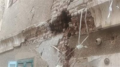 دون خسائر بشرية.. إخلاء عقار قديم بعد تصدعه في حي غرب أسيوط | بث مباشر