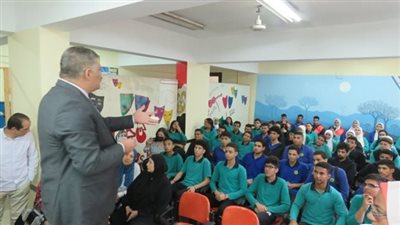 لتحذيرهم من مخاطر المخدرات.. تفاصيل لقاءات ضباط الداخلية بطلاب المدارس | صور