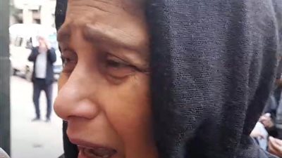 كان أبويا.. انهيار عايدة فهمي أثناء تشييع جثمان شقيقها سامي فهمي 