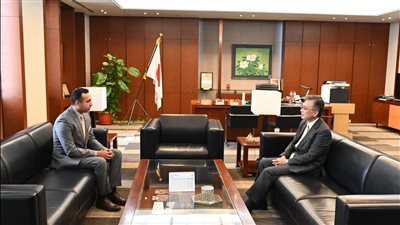رئيس مجلس إدارة القاهرة 24 يلتقي السفير الياباني بالقاهرة لبحث سبل التعاون
