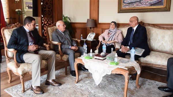 محافظ بورسعيد يستقبل