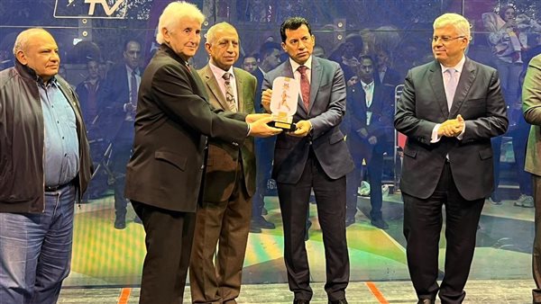 وزير الرياضة يشهد