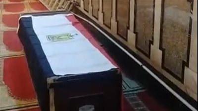 ملفوفا بعلم مصر.. وصول جثمان الموسيقار محمد سلطان إلى مسجد عمر مكرم لأداء صلاة الجنازة | بث مباشر