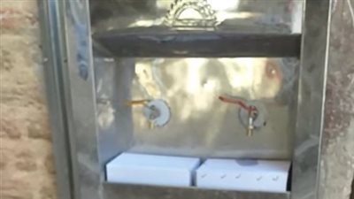 مصرع طالب صعقًا بالكهرباء أثناء تناوله الماء من مبرد بسوهاج | بث مباشر 