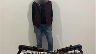 عليه أحكام إعدام وسجن.. ضبط مجرم بالإسماعيلية بحوزته أسلحة وذخيرة 