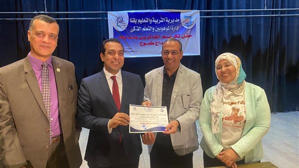 تكريم الفائزين في