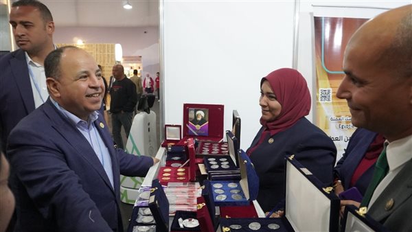 وزير المالية يتفقد