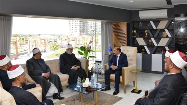 محافظ أسوان