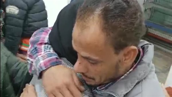 لحظات لقاء الأب بابنته