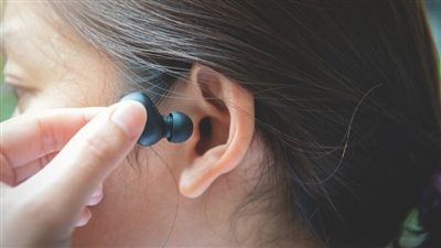 دراسة: أكثر من مليار شاب معرضون لفقدان السمع بسبب الاستماع للموسيقى بصوت عال