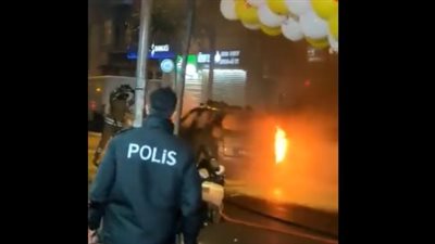 اشتعال النيران في سيارة بـ إسطنبول التركية.. وأنباء عن دوي انفجار | فيديو