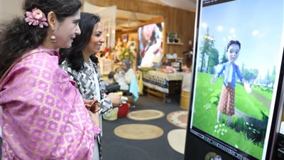 نورة تشارك في مؤتمر المناخ.. وتوجه رسالة للزائرين عبر شاشة تفاعلية