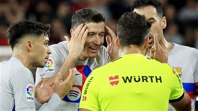 إيقاف ليفاندوفسكي 3 مباريات بسبب طرده أمام أوساسونا بالدوري الإسباني