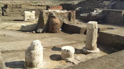 الآثار تعلن الكشف عن بقايا صالة أعمدة معبد بوتو بكفر الشيخ | صور