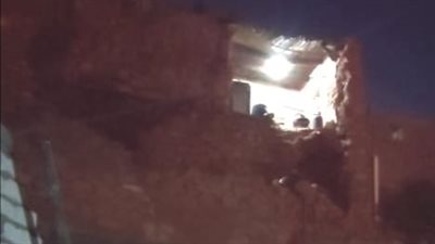 انهار عليهما السقف.. تفاصيل إصابة عاملين أثناء هدم أحد المنازل بسوهاج