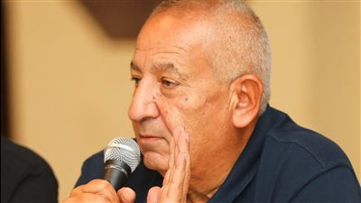 وزير الرياضة ومحافظ بورسعيد يوافقان على تأجيل قبول استقالة كامل أبو علي من المصري