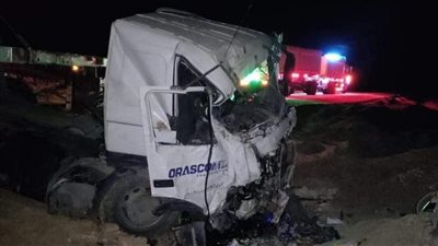 مصرع شخصين وإصابة 4 آخرين في تصادم سيارتين نصف نقل بأسيوط