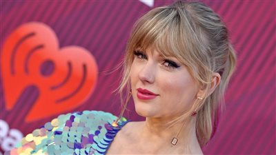 فقدت عقلي.. تايلور سويفت تعلق على ترشيحها لجائزة جرامي لأفضل أغنية في العام