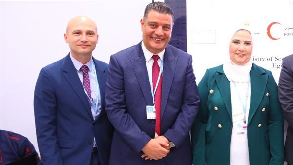 وزيرة التضامن والمدير