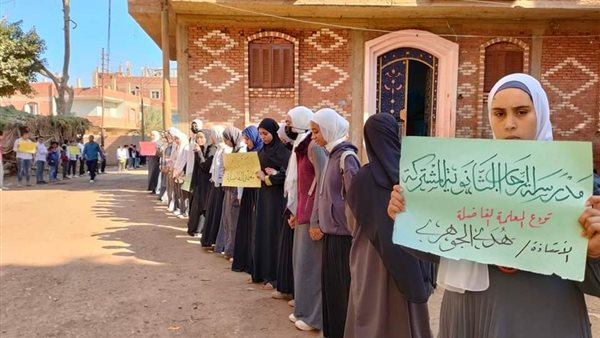 ممر شرفي لتوديع معلمة