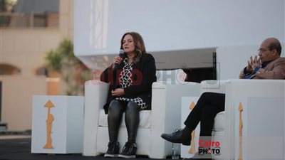 كاملة أبو ذكري: خليت إلهام شاهين تقعد مع واحدة بتقلع ملط عشان دورها في يوم للستات 