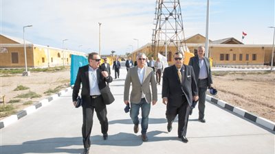 رئيس اقتصادية قناة السويس يتفقد أعمال تطوير ميناء الطور