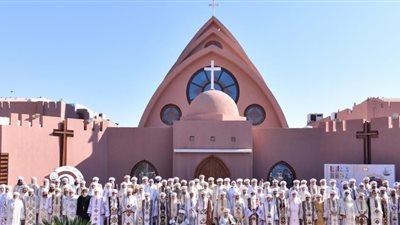 بحضور 115 من أعضاء المجمع المقدس.. قداس العيد العاشر لتجليس قداسة البابا تواضروس | صور