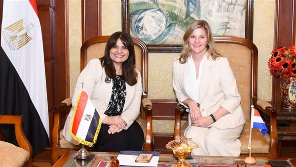 وزيرة الهجرة مع وزيرة