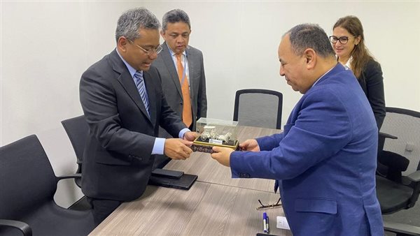 وزير المالية ونائب