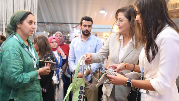 وزيرة التخطيط تزور