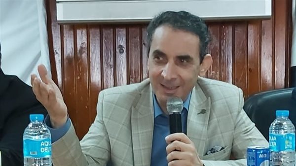 عميد كلية الادب جامعة