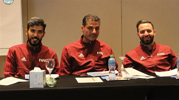 الطاقم التحكيمي لمباراة