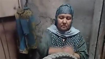 مرض زوجها أجبرها على مهنة الرجال.. أم رشا أشهر عجلاتية بالمنوفية: نفسي جوزي يحج