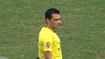 الحكم الدولي محمود البنا يدير ودية الإمارات وكازاخستان 