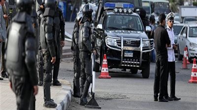 الداخلية تضبط الخارجين عن القانون وتجار المخدرات بالمحافظات 