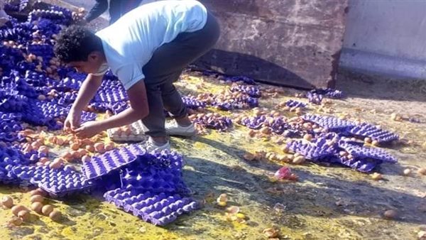 انقلاب سيارة محملة