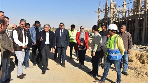 محافظ المنيا خلال