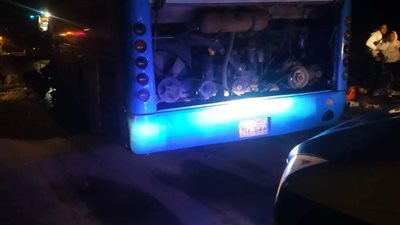 15 سيارة إسعاف لنقل ضحايا حادث رأس غارب بعد تصادم أتوبيس  بسيارة تريلا بالبحر الأحمر