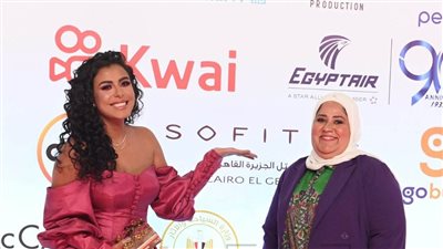 أول مرة على الريد كاربت.. طفلة مسرحية هالة حبيبتي بمهرجان القاهرة السينمائي |صور