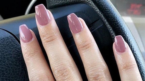  تركيب الأظافر الصناعية